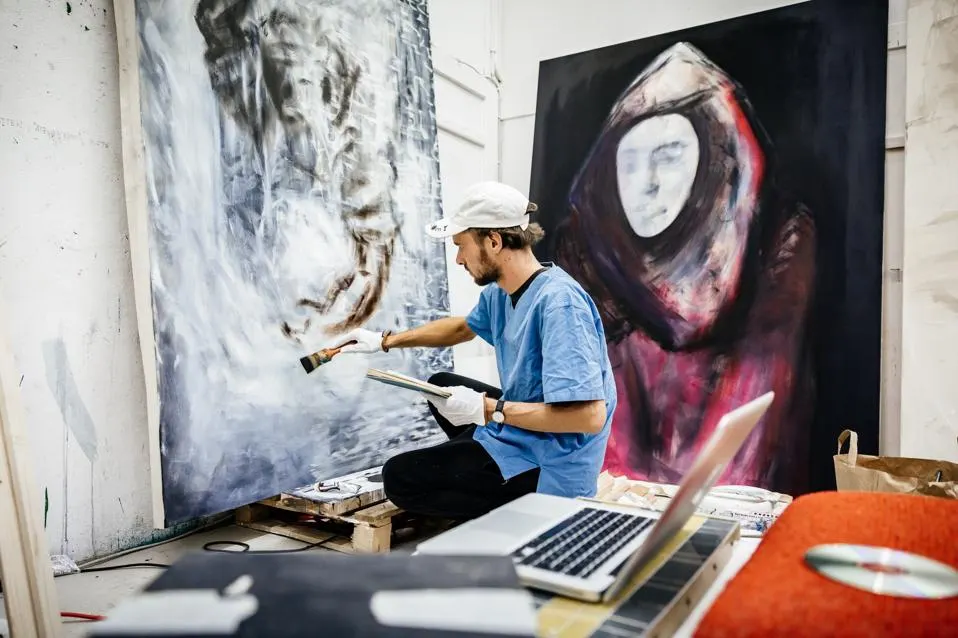 Can an Artist become successful; beyond the online world?